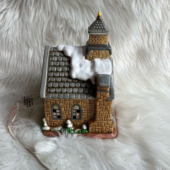 Lefton Colonial Village Light Up Church Designed By Byron Wood Christmas 1986 - Picture 5 of 6